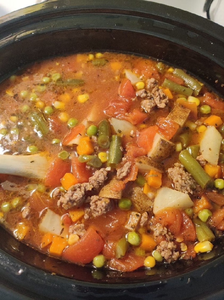 Hearty Vegetable Beef Soup – A Comforting & Nutritious Meal 🍲