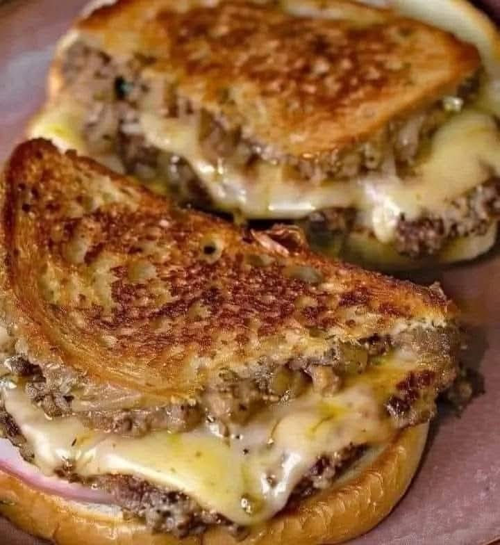 The Ultimate Patty Melt with Secret Sauce – A Classic Diner Favorite 🍔🧀