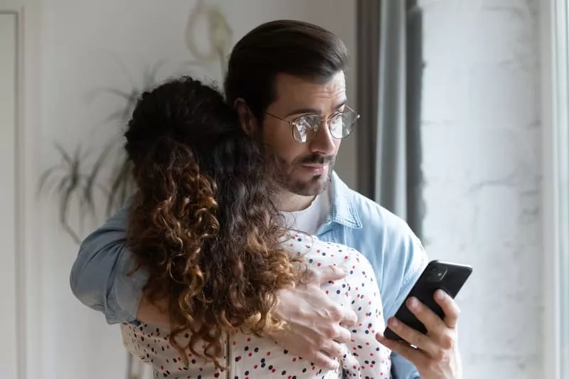 “Why Doesn’t He Touch Me Anymore?” — What Happens When Affection Disappears in a Marriage