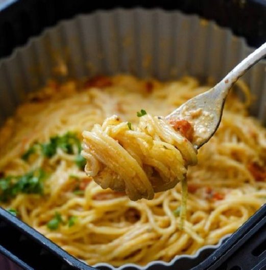 Baked Feta Pasta aus der Heißluftfritteuse – das cremigste Pasta-Rezept, das ich je probiert habe