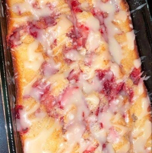 Keto Erdbeer-Cream-Cheese Cobbler