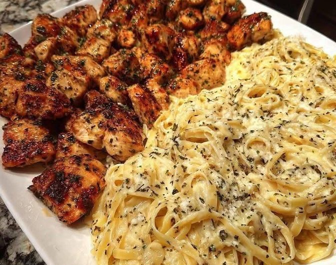 Mein Mann sagt, das ist das beste Hähnchen, das ich je gemacht habe – Gegrillte Hähnchenstücke mit cremiger Knoblauchsoße