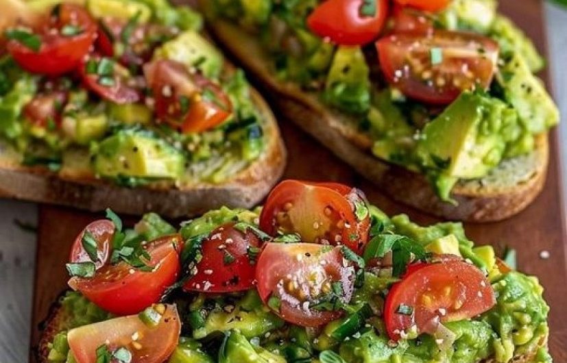 Mein Low-Carb-Frühstückszauber: Avocado-Tomaten-Brot, das mich jeden Morgen rettet