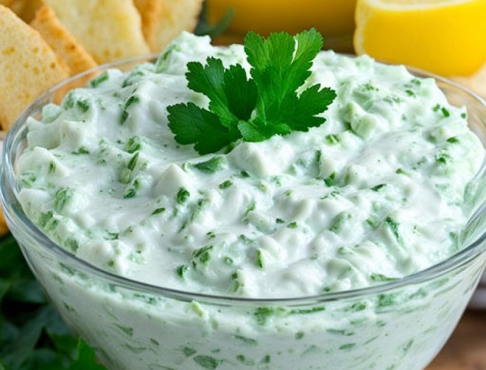Mein Low-Carb-Tzatziki-Zauber: Wie ich in meiner kleinen Küche ein griechisches Geheimnis entdeckte, das mein Leben leichter, frischer und köstlicher machte