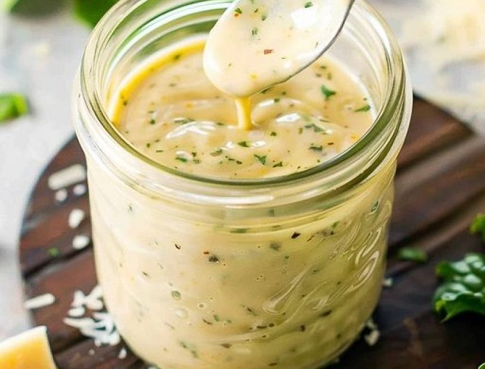 Mein cremiges Low-Carb-Salatdressing, das alle überrascht hat – besser als jedes Restaurant!
