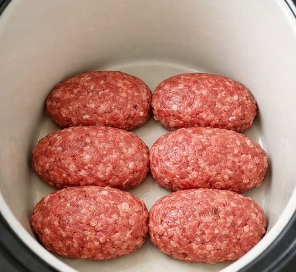 Herzhaftes Familienglück aus der Heißluftfritteuse: Meine saftigen Frikadellen in cremiger Pilzsoße – ein einfaches Wohlfühlgericht für jeden Tag