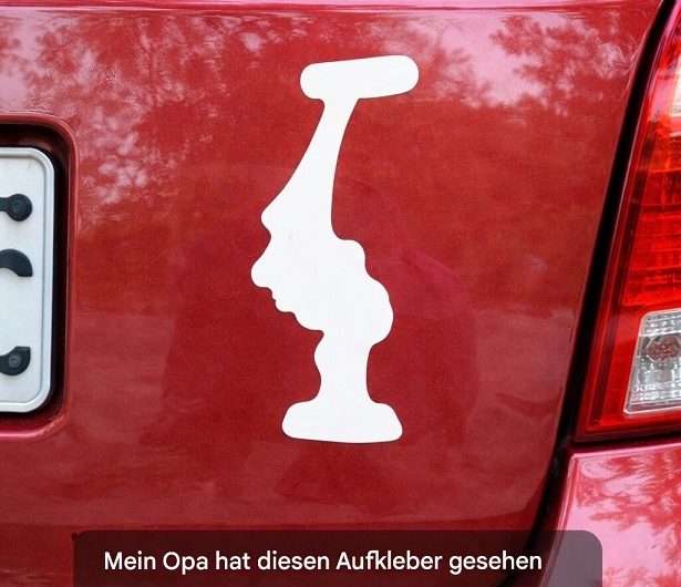 Warum ein kleiner, umgedrehter Aufkleber plötzlich eine große Geschichte erzählt – und was er mit Alltag, Kaffee und einem Gefühl von Zuhause zu tun hat