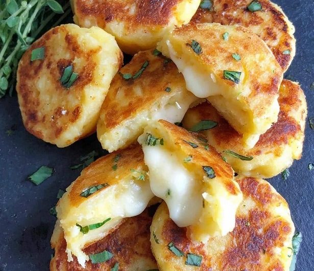 Goldene Kartoffelträume aus der Pfanne – Gefüllte Käse-Kartoffeltaler wie bei Oma, nur noch besser