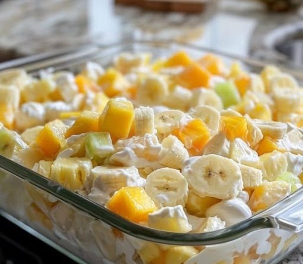 Omas bunter Früchte-Sahne-Salat – das verlorene Familienrezept, das nach Kindheit, Sommer und gemütlichen Kaffeetafeln schmeckt