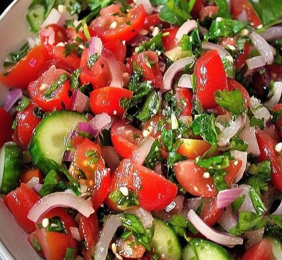 Türkischer Tomatensalat – Das einfache Sommerrezept, das ich während eines Urlaubs in der Türkei entdeckt habe