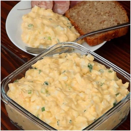 Leichter Eiersalat mit cremigem Joghurt-Dressing – Einfach, Eiweißreich und voller Geschmack