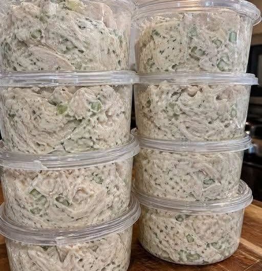 Cremiger Low-Carb Hähnchensalat nach amerikanischer Art – Mein Lieblingsrezept für heiße Tage