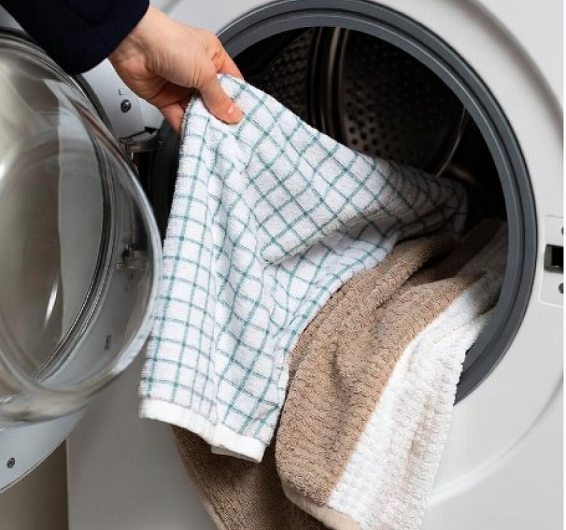 Kann man Küchen- und Badetücher zusammen waschen? Das sollten Sie vor dem nächsten Waschgang wissen