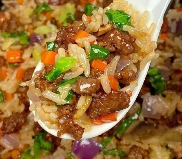 Reis-Hackfleisch-Pfanne mit Paprika – so lecker und in nur 15 Minuten fertig!